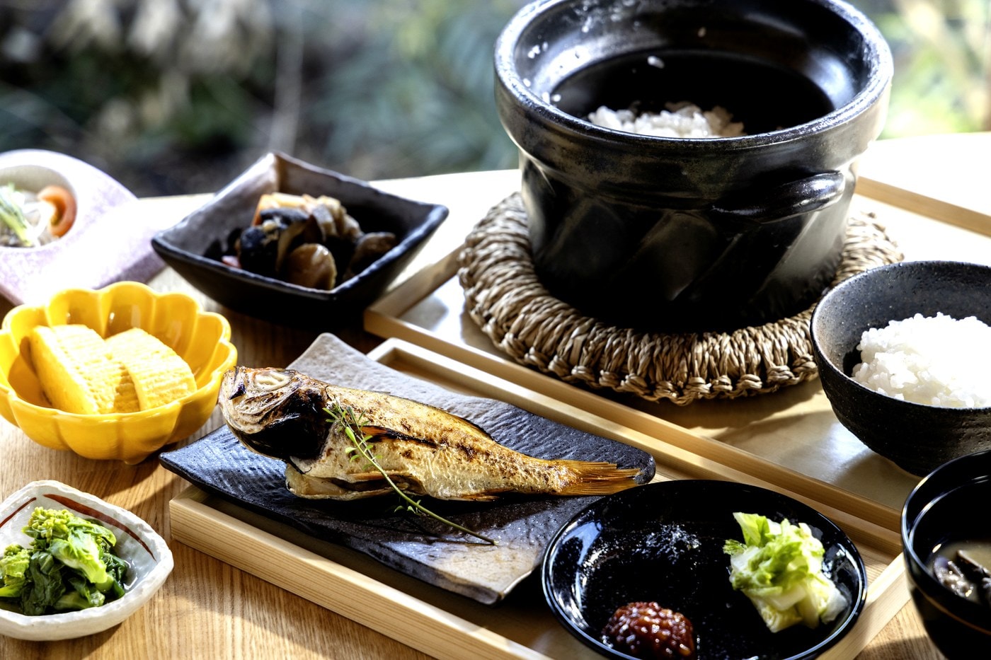 若槻 吉田奥出雲の朝食膳。地のものを用いた一汁三菜。